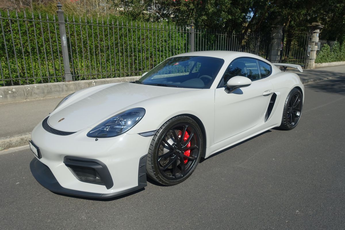 Porsche Cayman GT4