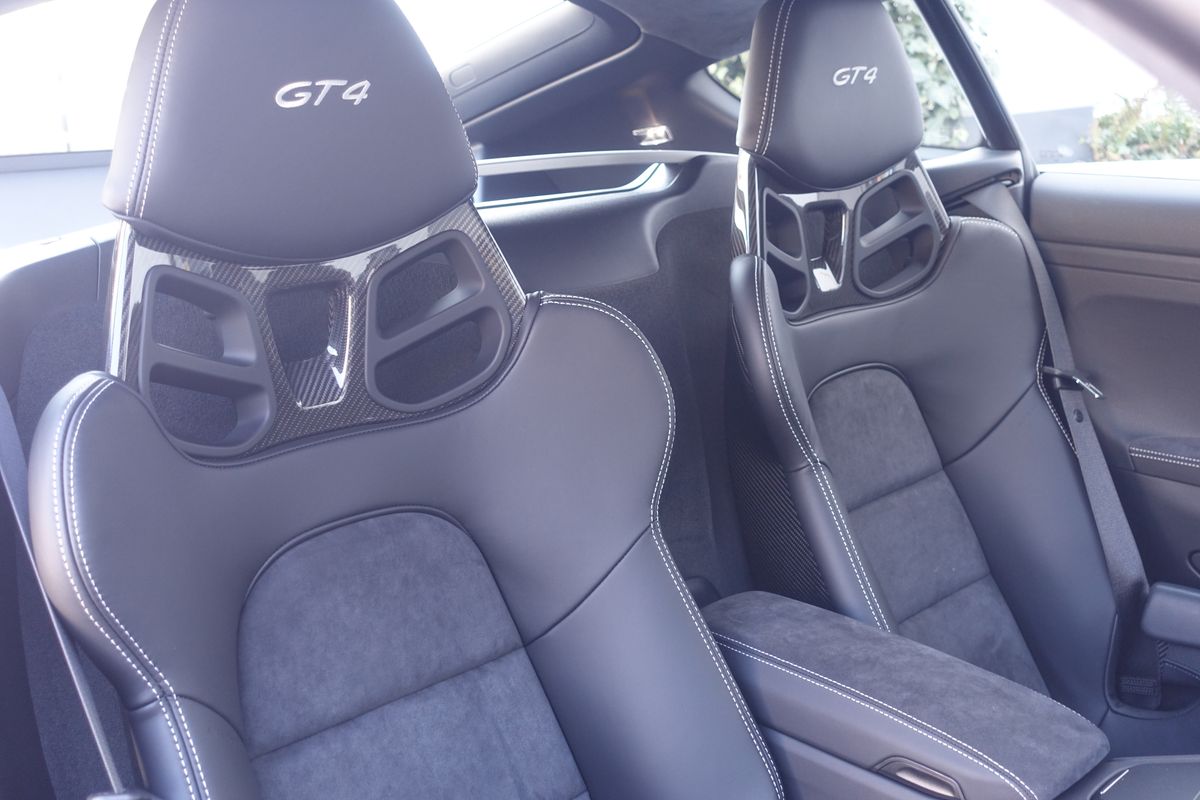 Porsche Cayman GT4