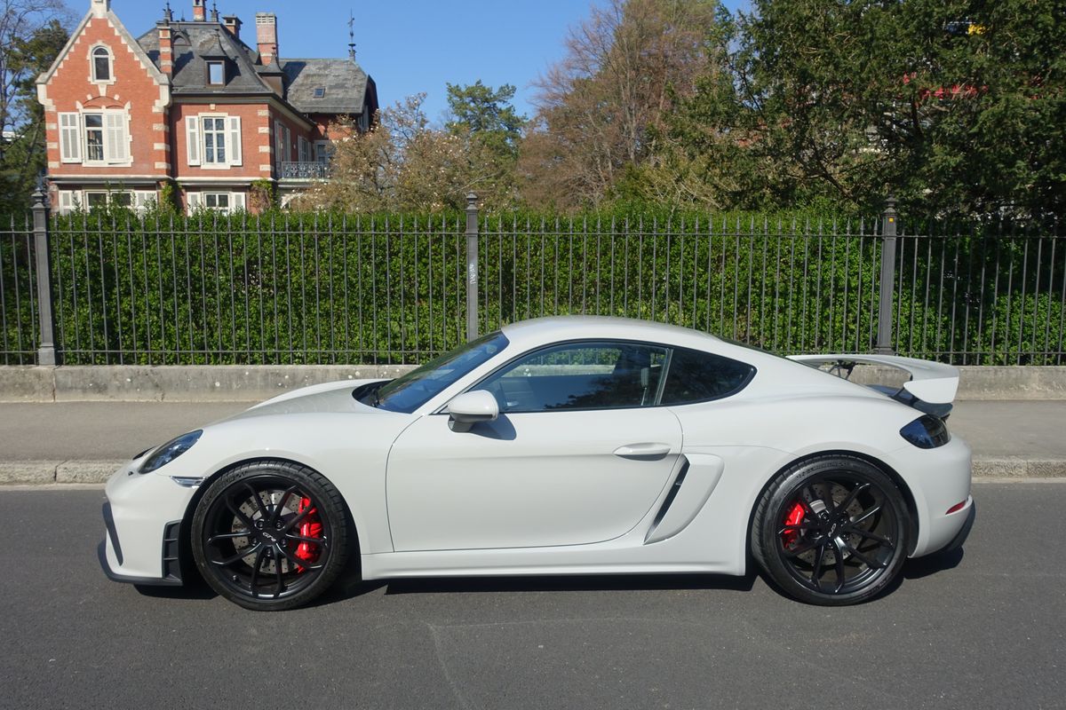 Porsche Cayman GT4