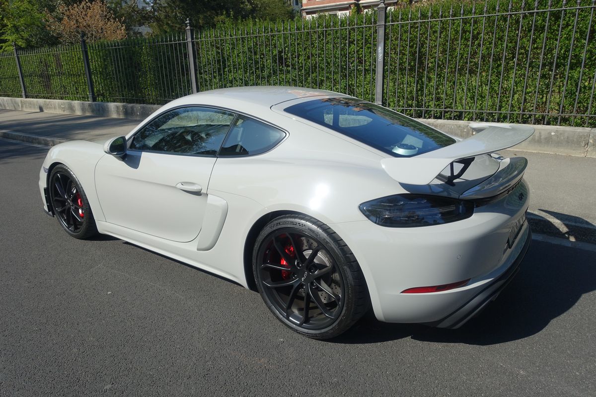 Porsche Cayman GT4