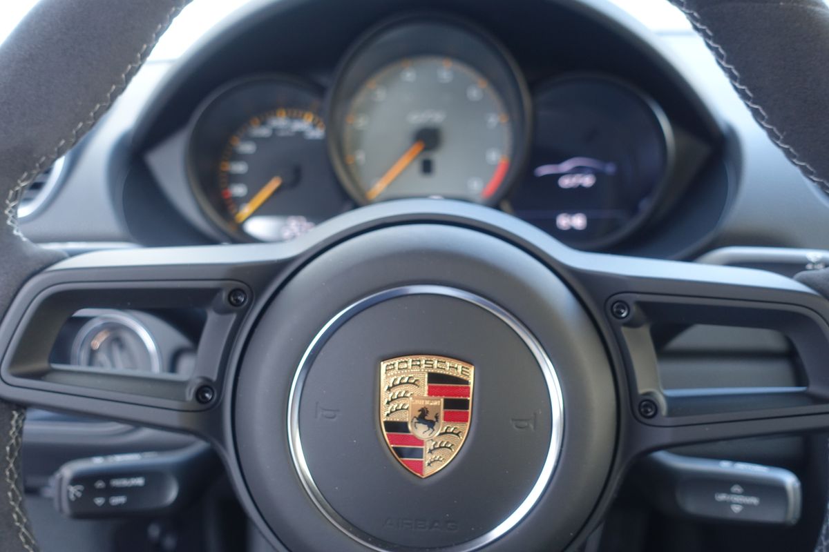 Porsche Cayman GT4