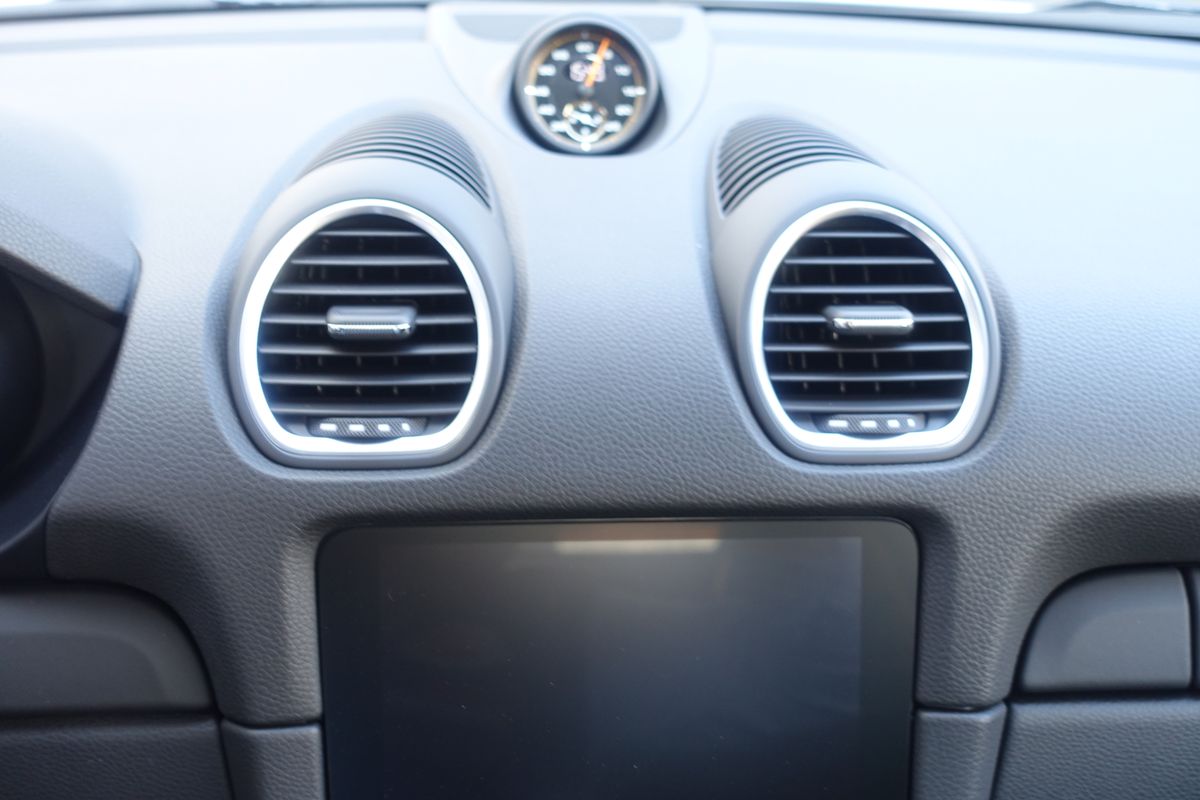 Porsche Cayman GT4