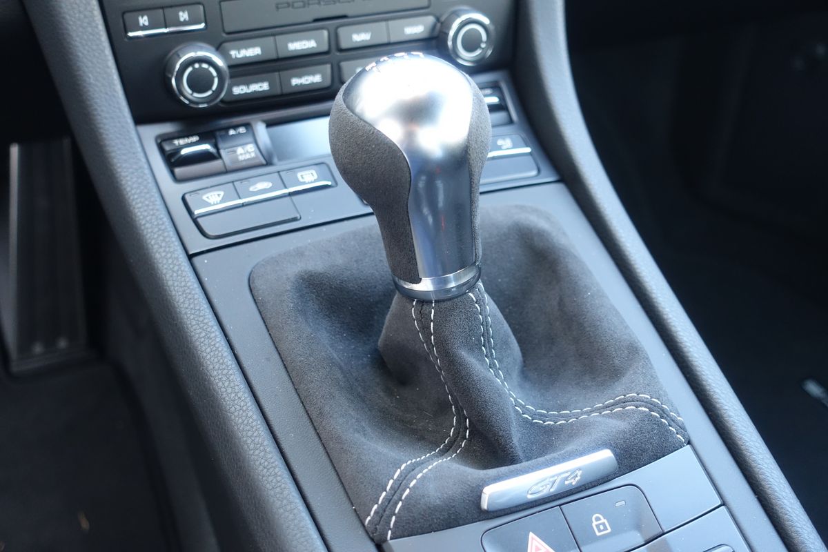 Porsche Cayman GT4