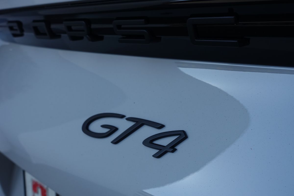 Porsche Cayman GT4