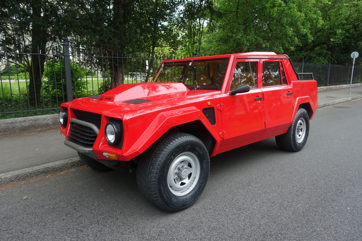 Lamborghini LM 002