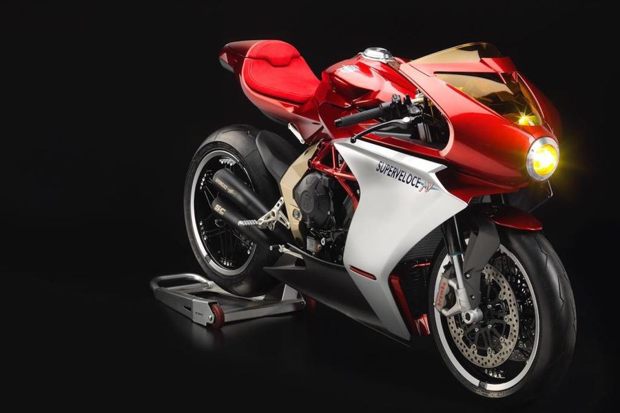 /en/stock/previously-sold/details/mv-agusta-superveloce-800-serie-oro/383