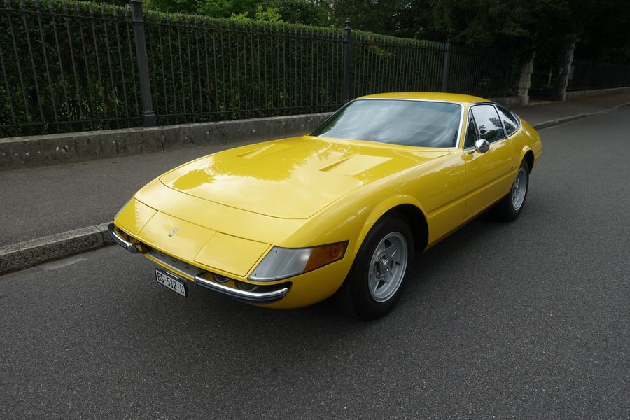/en/stock/previously-sold/details/ferrari-365-gtb4-daytona/407