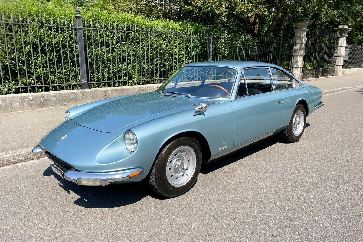 Ferrari 365 GT 2+2