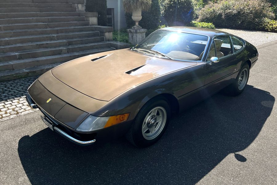 /en/stock/previously-sold/details/ferrari-365-gtb4-daytona/602