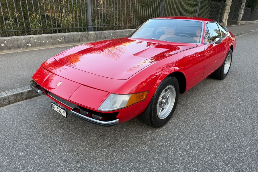 /en/stock/previously-sold/details/ferrari-365-gtb4-daytona/648