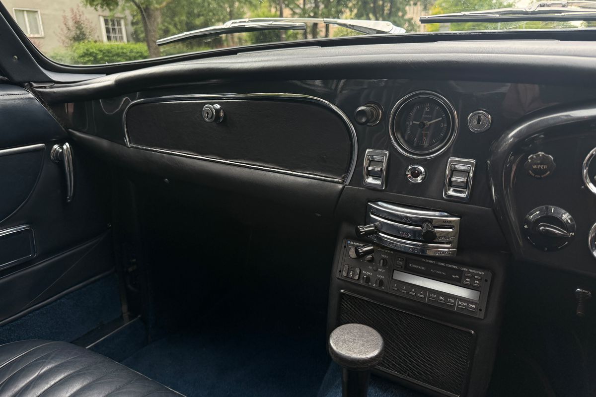 Aston Martin DB6 Vantage Mk2