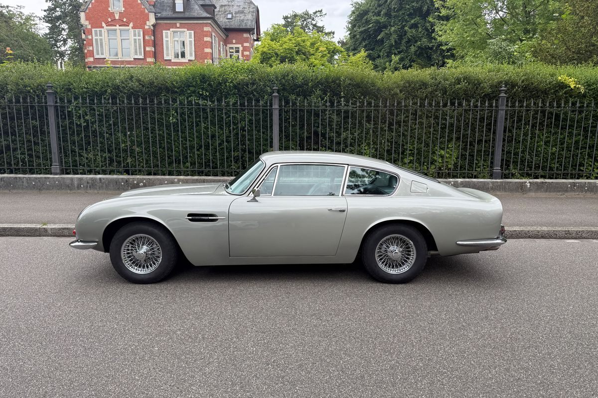 Aston Martin DB6 Vantage Mk2