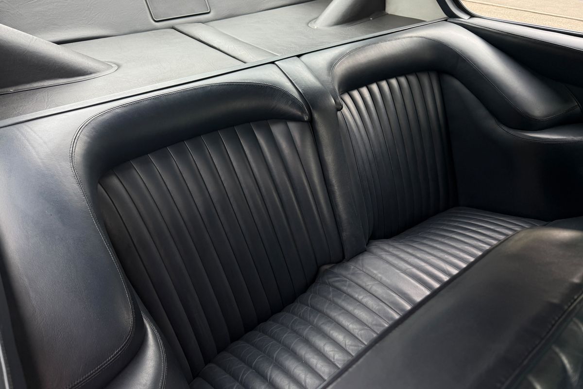 Aston Martin DB6 Vantage Mk2