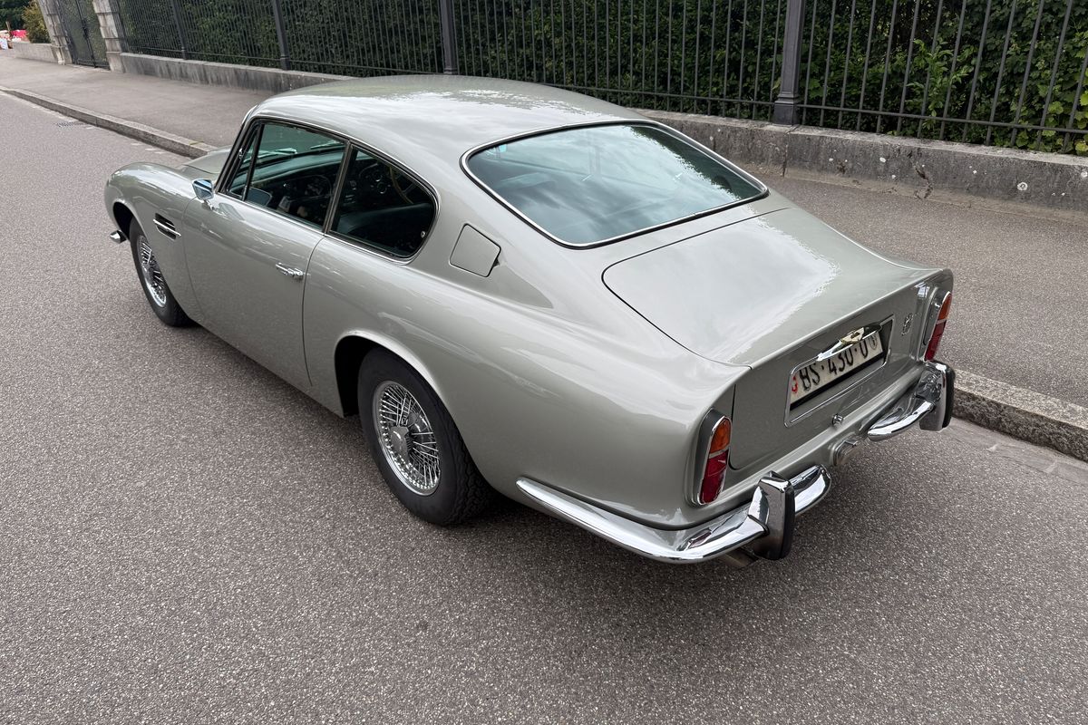 Aston Martin DB6 Vantage Mk2