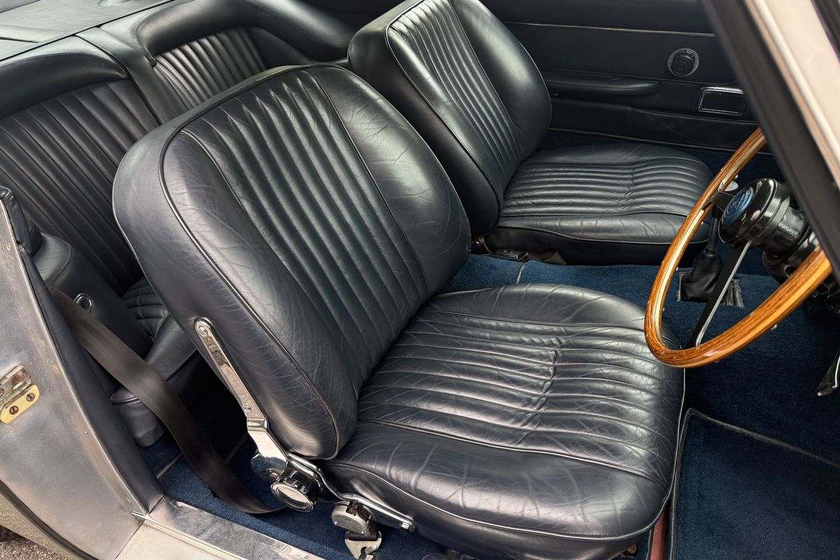 Aston Martin DB6 Vantage Mk2