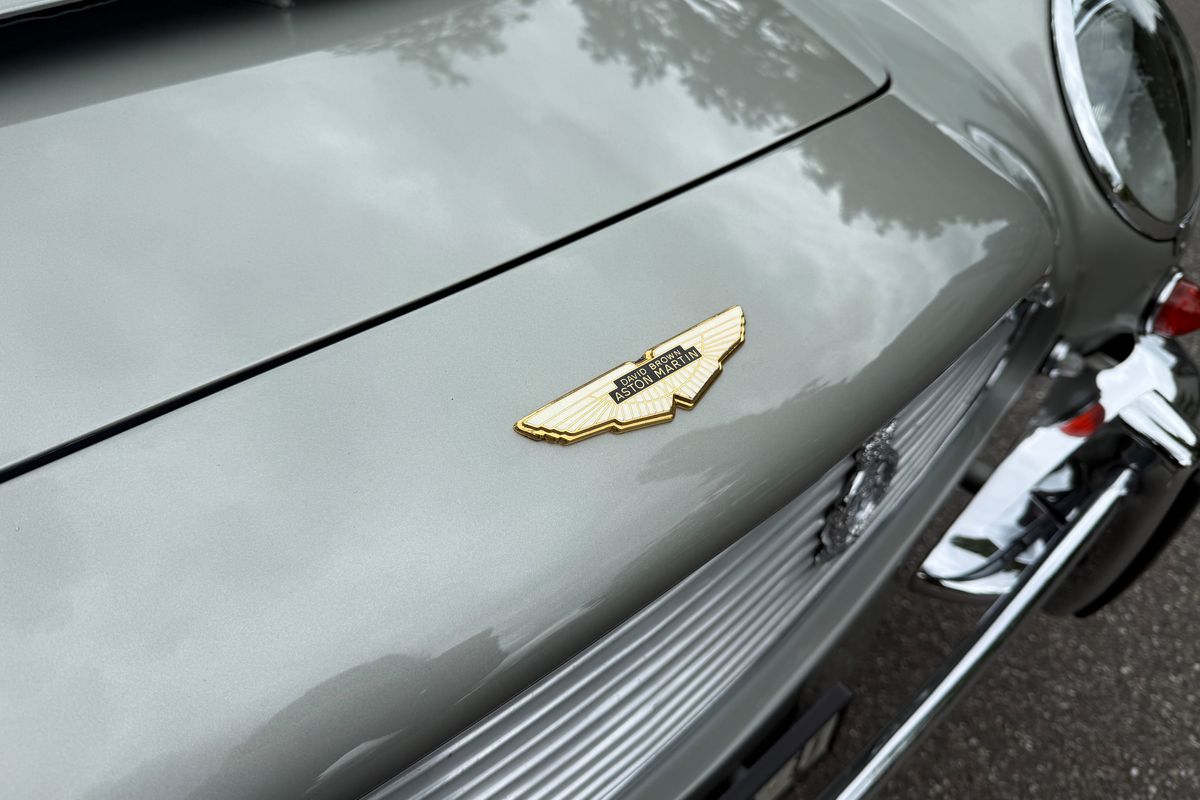 Aston Martin DB6 Vantage Mk2