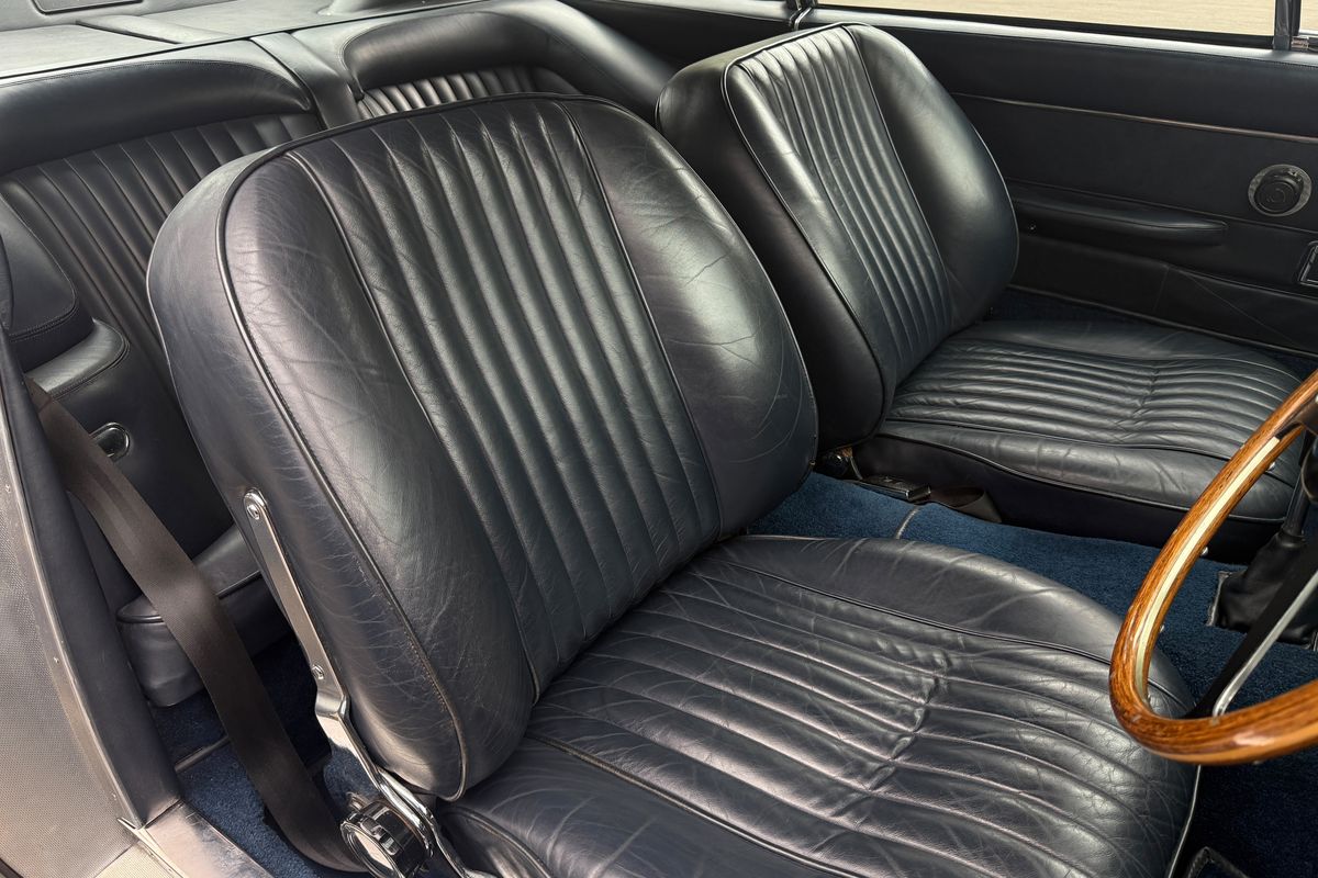 Aston Martin DB6 Vantage Mk2