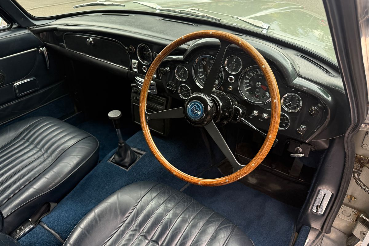 Aston Martin DB6 Vantage Mk2