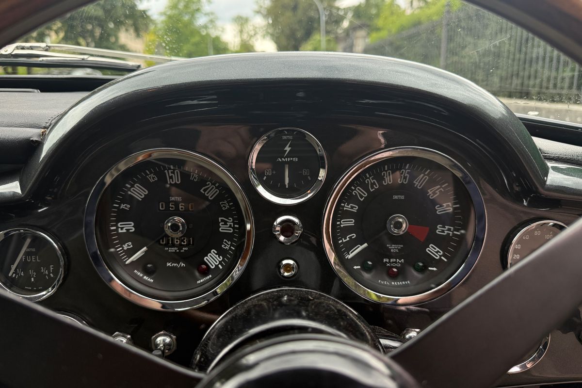 Aston Martin DB6 Vantage Mk2