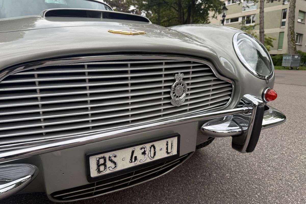 Aston Martin DB6 Vantage Mk2