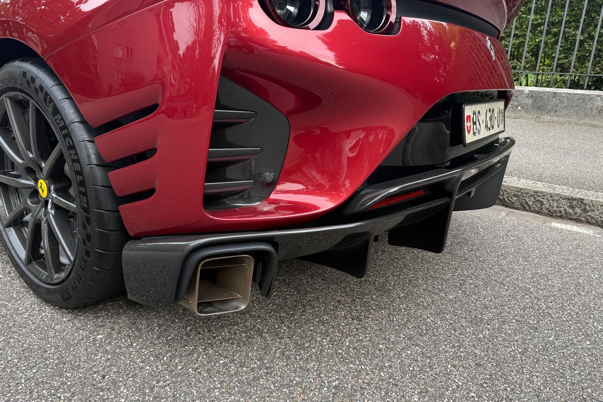 Ferrari 812 Competizione
