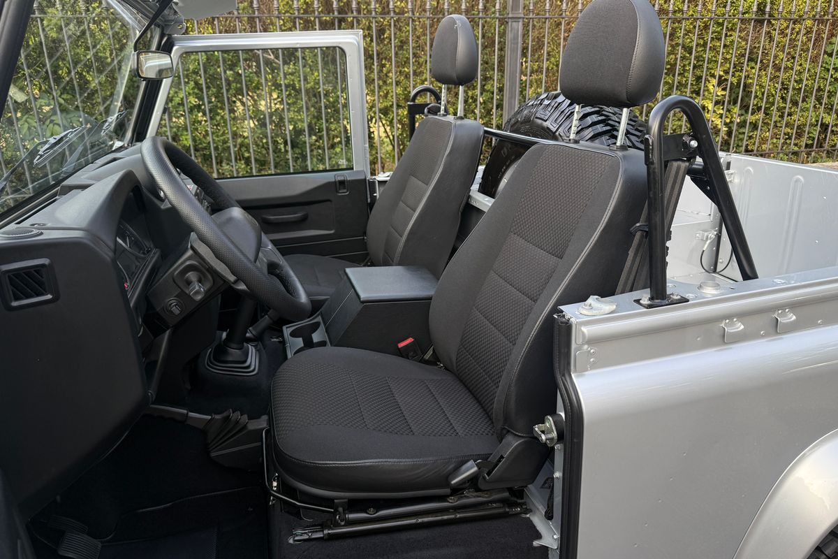 Land Rover Defender 90 Soft Top