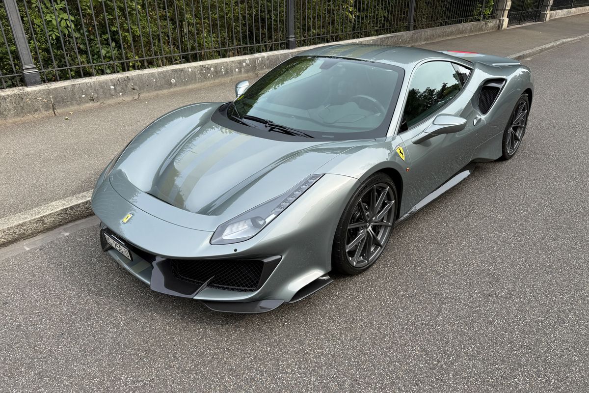 Ferrari 488 Pista "Tailor Made"