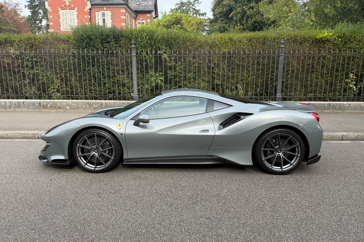 Ferrari 488 Pista "Tailor Made"